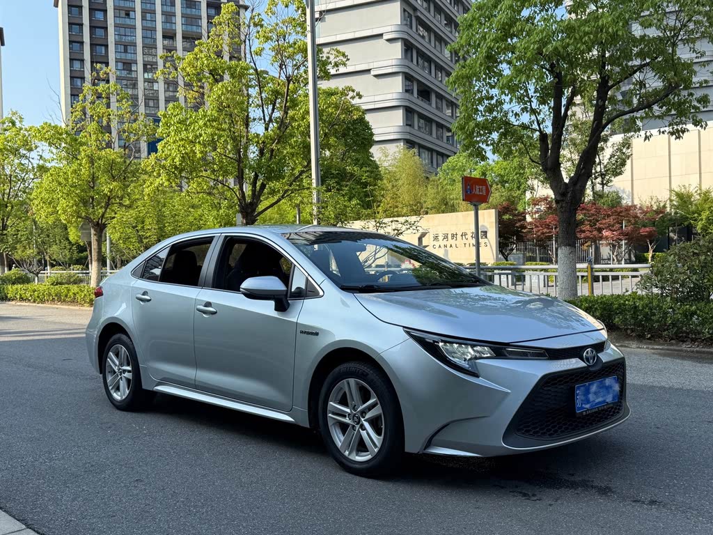 Toyota Corolla (Levin) Hybrid 1.8H E-CVT 2021 года, комплектация "Актив"