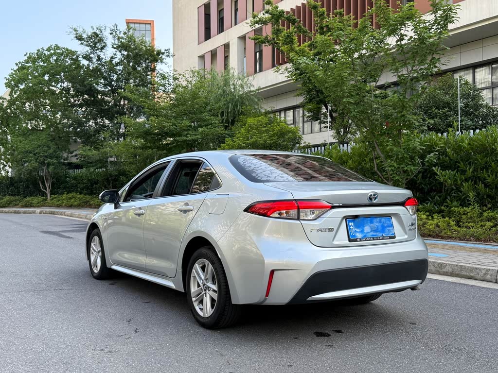Toyota Corolla (Levin) Hybrid 1.8H E-CVT 2021 года, комплектация "Актив"