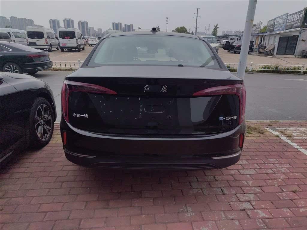 Hongqi E-QM5 2023, базовая версия (рестайлинг)