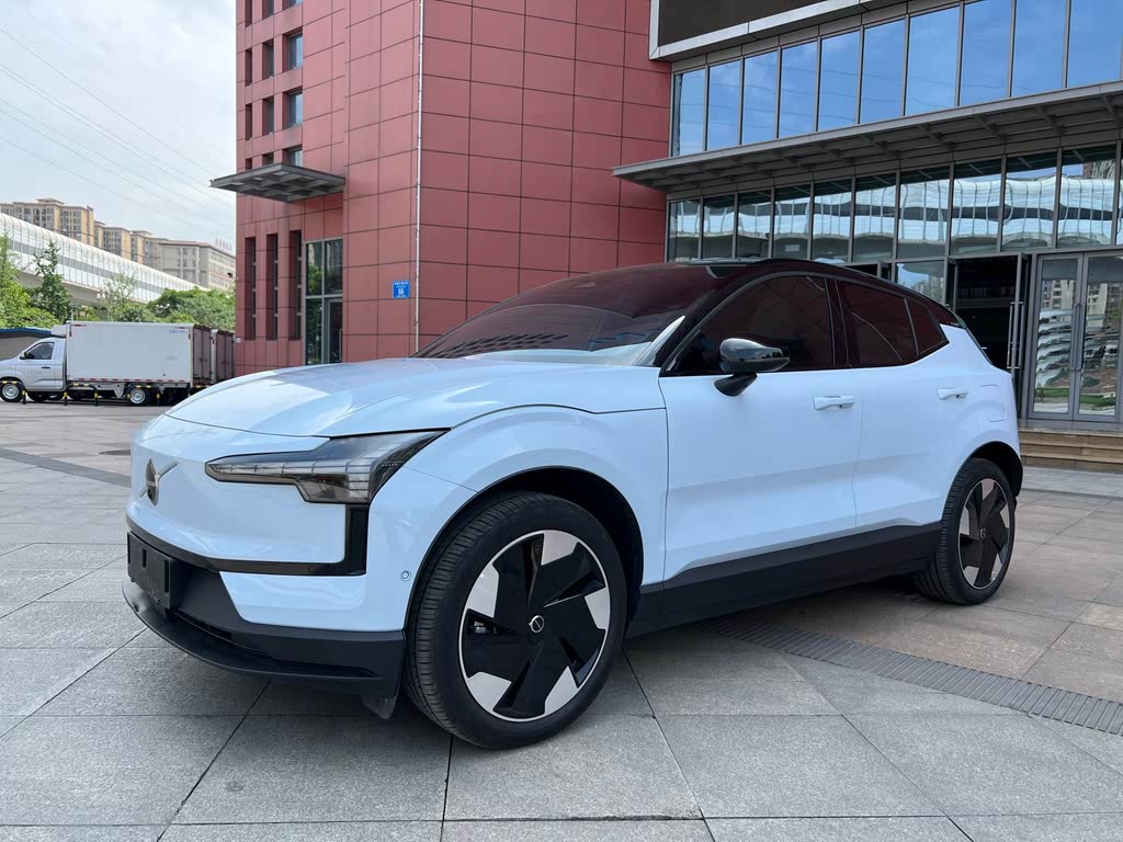 Volvo EX30 2025 Long Range Ultra (задний привод)