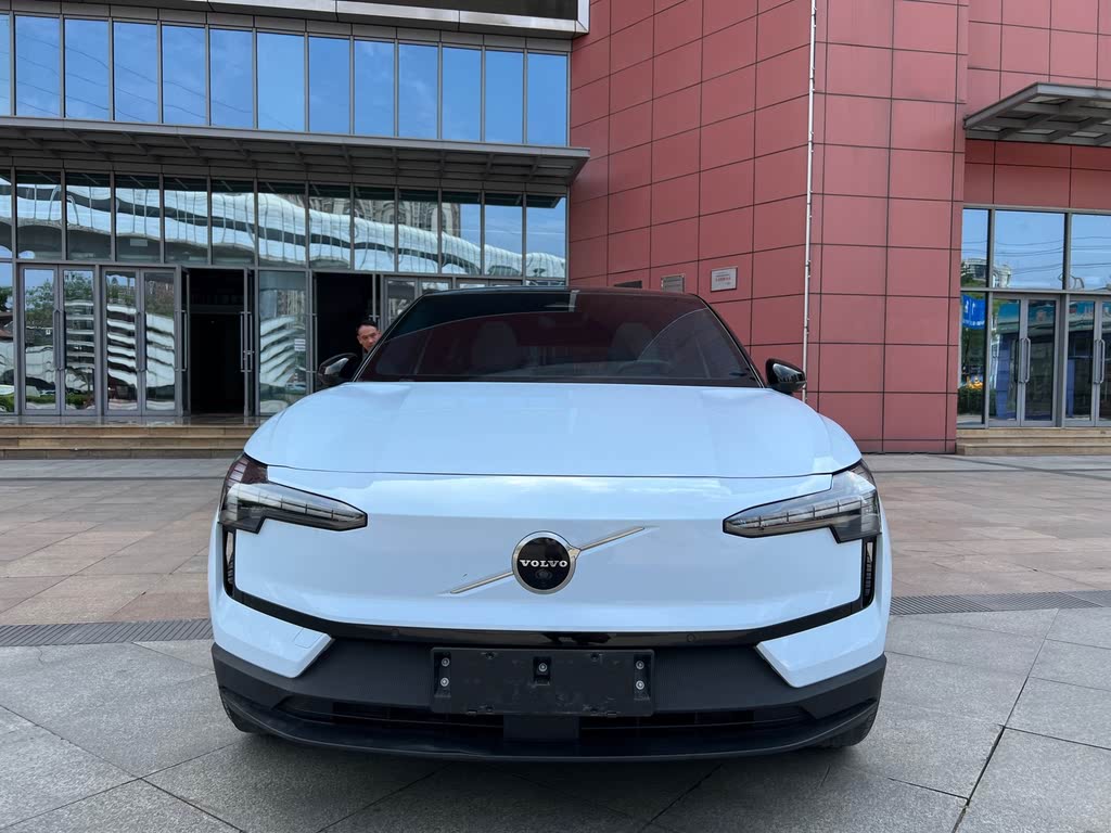 Volvo EX30 2025 Long Range Ultra (задний привод)