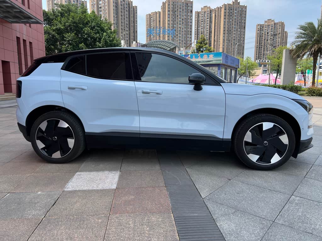 Volvo EX30 2025 Long Range Ultra (задний привод)