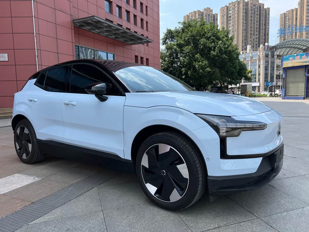 Volvo EX30 2025 Long Range Ultra (задний привод)