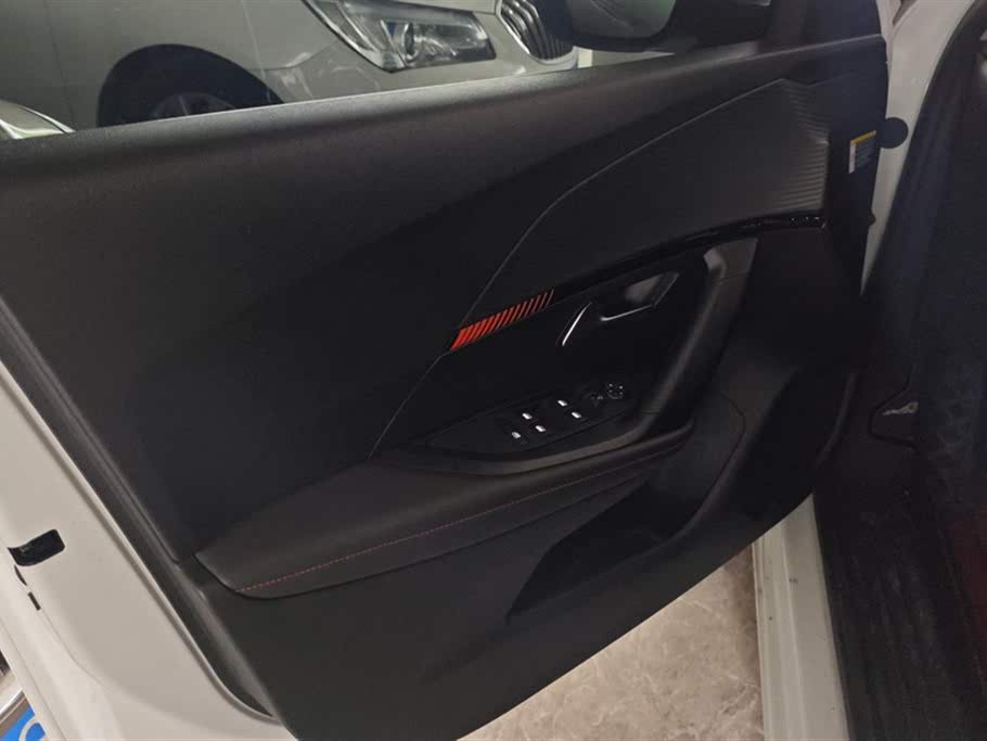 Peugeot 2008 230THP THE ONE 2022 года
