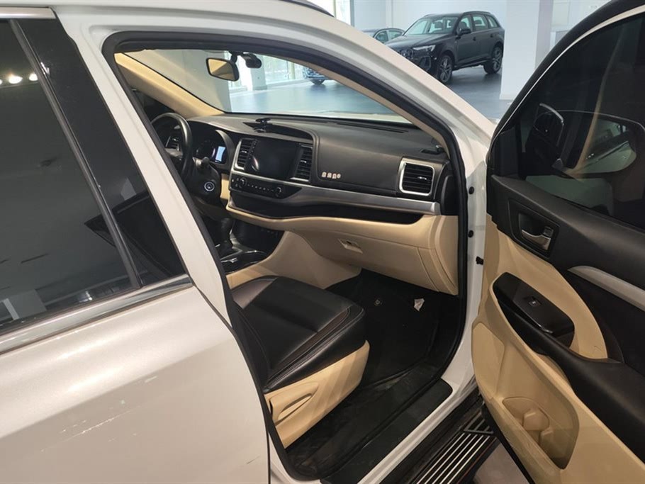 Toyota Highlander 2.0T 4WD Elite 7 мест 2021