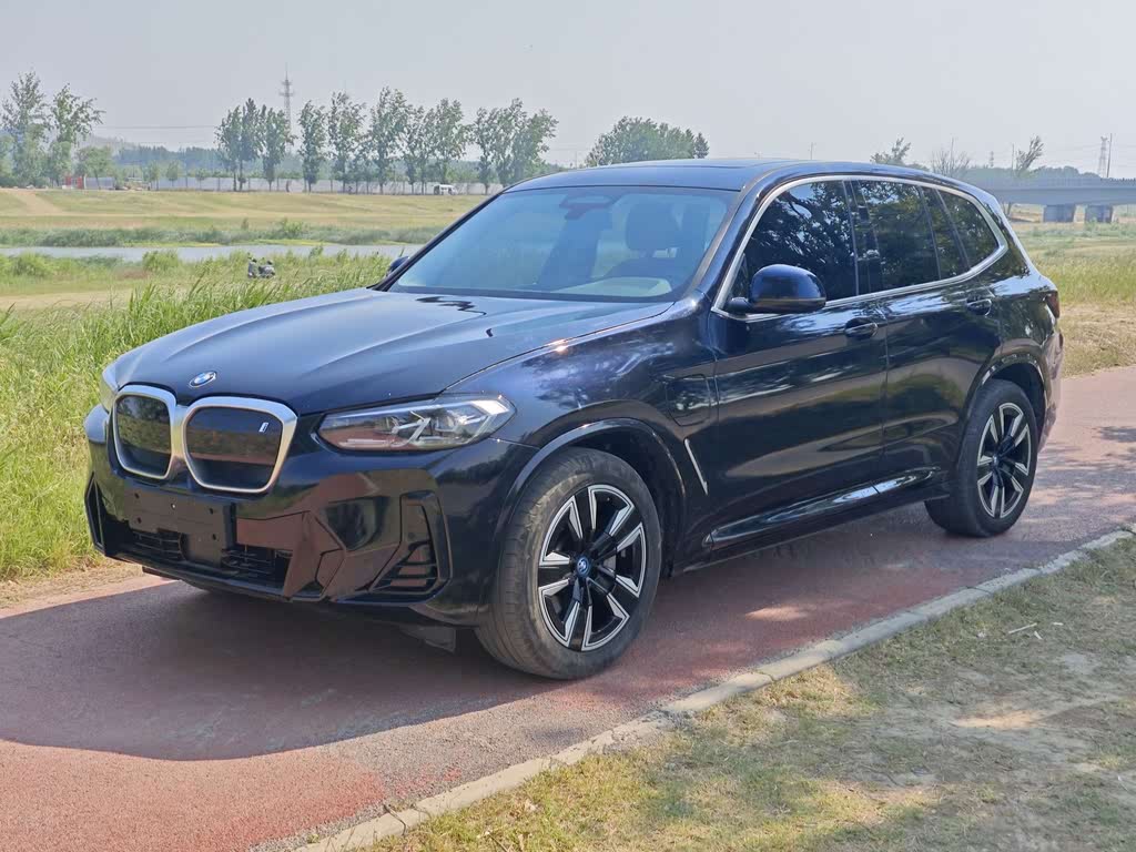 BMW iX3 2023 Leading Edition