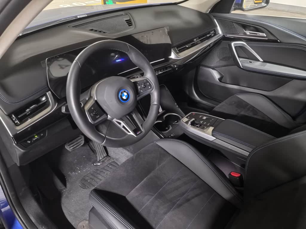 BMW iX1 eDrive25L M Sport Package (2023)