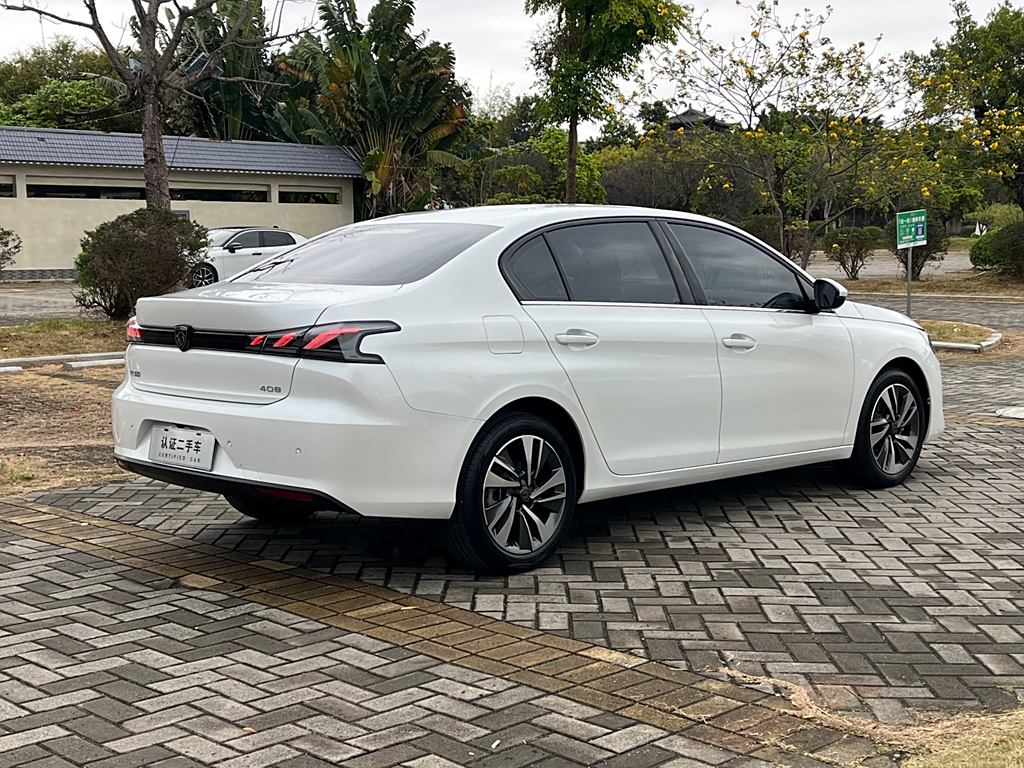 Peugeot 408 2022 1.6T Light Chaser Edition