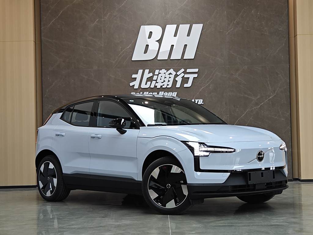 Volvo EX30 2025 Long Range Plus с задним приводом