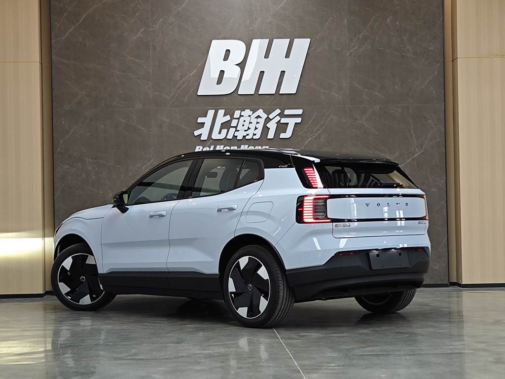 Volvo EX30 2025 Long Range Plus с задним приводом
