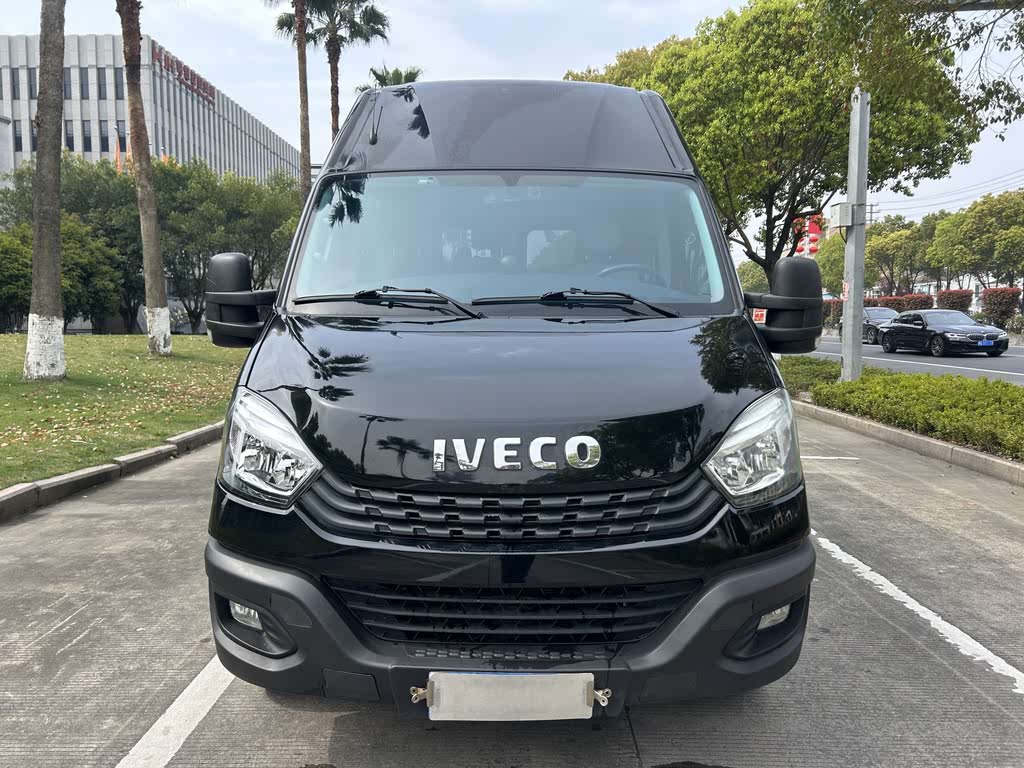 IVECO Ousheng 2021 2.0T MT короткая база, высокая крыша, боковая сдвижная дверь F1A