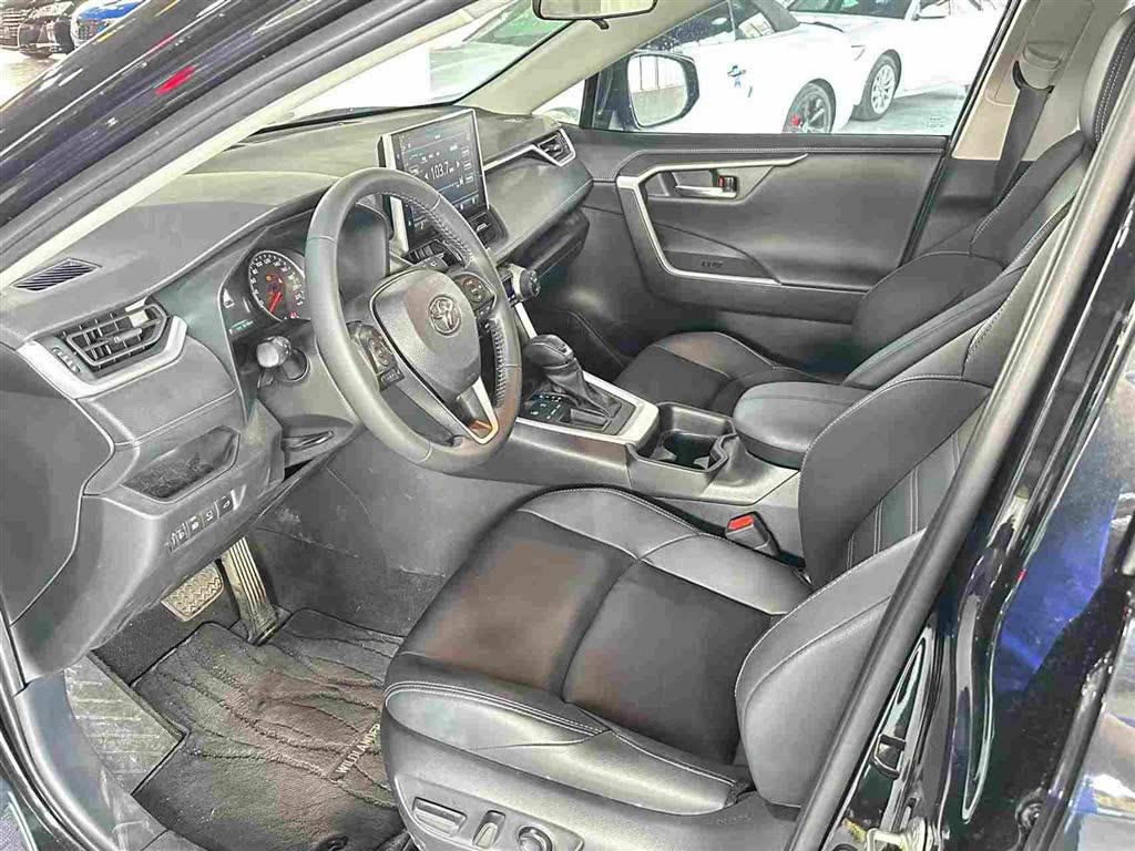 Toyota RAV4 (Harrier) 2022 2.0 CVT 2WD Luxury Plus