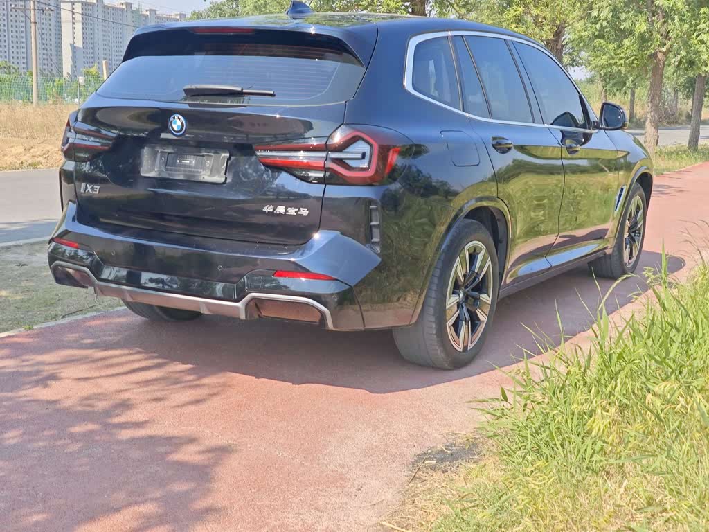 BMW iX3 2023 Leading Edition