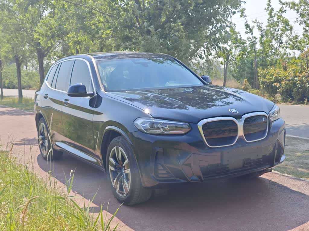 BMW iX3 2023 Leading Edition