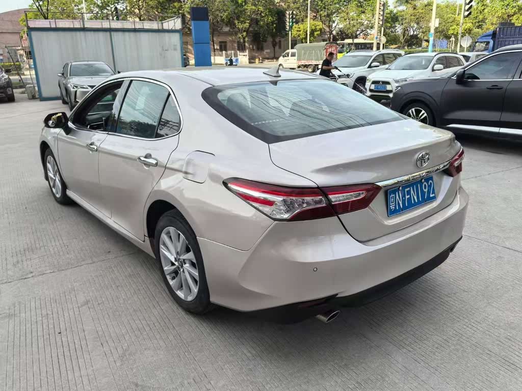 Toyota Camry 2021 2.0G Luxury
