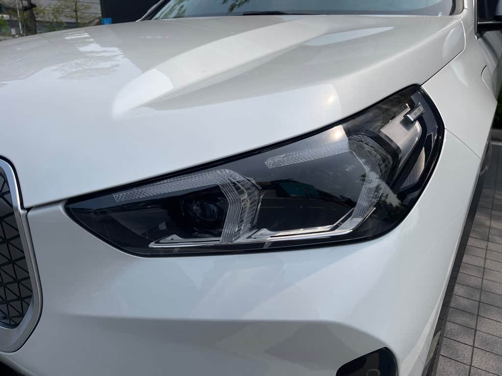 BMW iX1 2023 eDrive25L X Design
