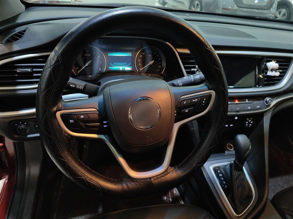 Buick Excelle 2021, рестайлинг, комплектация "Elite", двигатель 1.5L, автоматическая коробка передач.