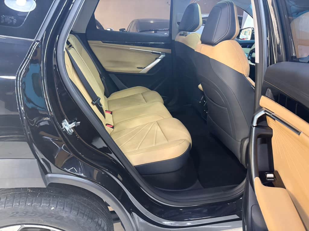 Geely Boyue L 2023 1.5TD DCT Premium