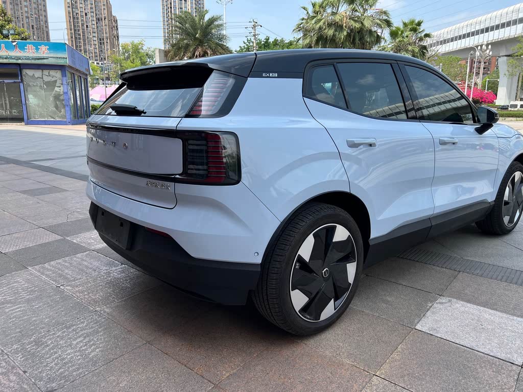 Volvo EX30 2025 Long Range Ultra (задний привод)