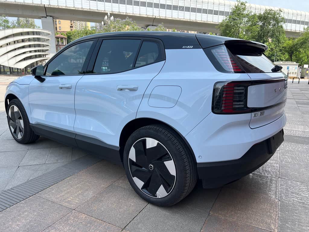Volvo EX30 2025 Long Range Ultra (задний привод)