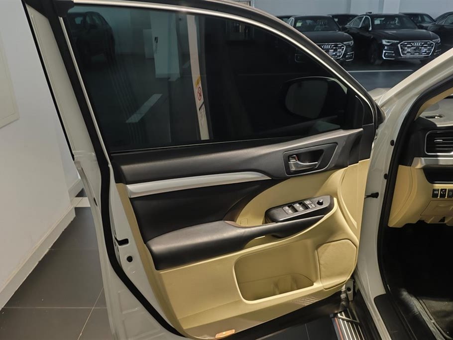 Toyota Highlander 2.0T 4WD Elite 7 мест 2021