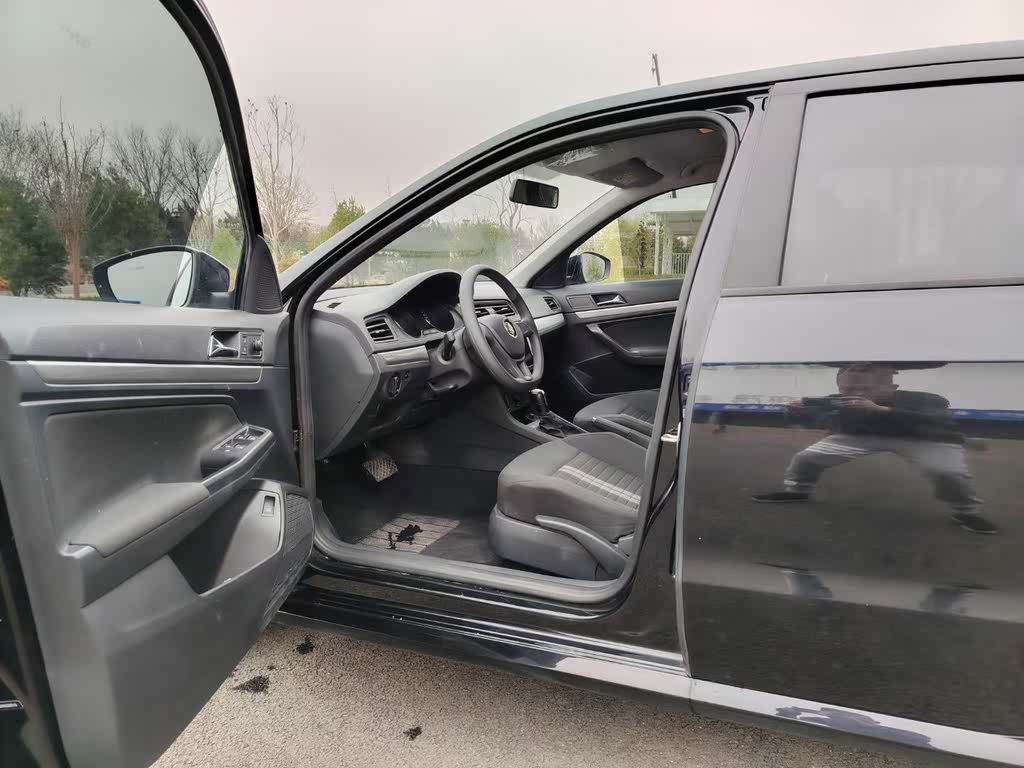 Volkswagen Lavida 2019 1.5 AT Comfort VI