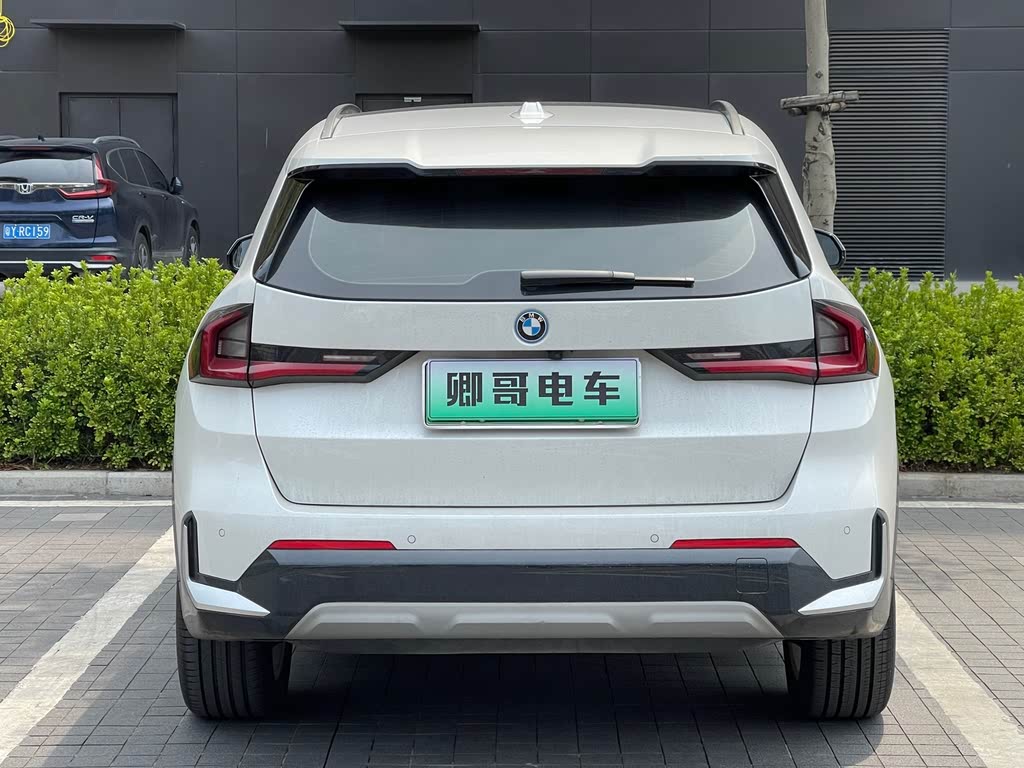 BMW iX1 2023 eDrive25L X Design