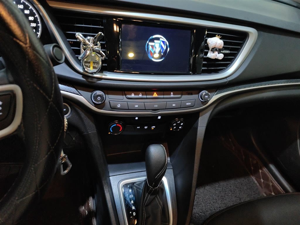 Buick Excelle 2021, рестайлинг, комплектация "Elite", двигатель 1.5L, автоматическая коробка передач.