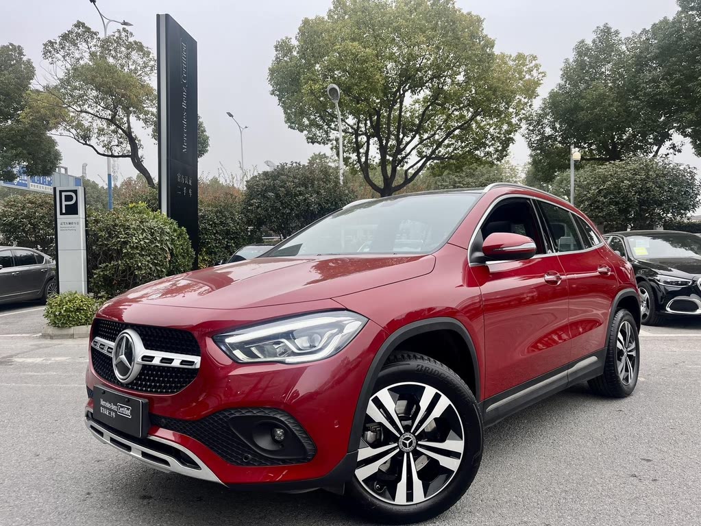 Mercedes-Benz GLA 200 2022 года