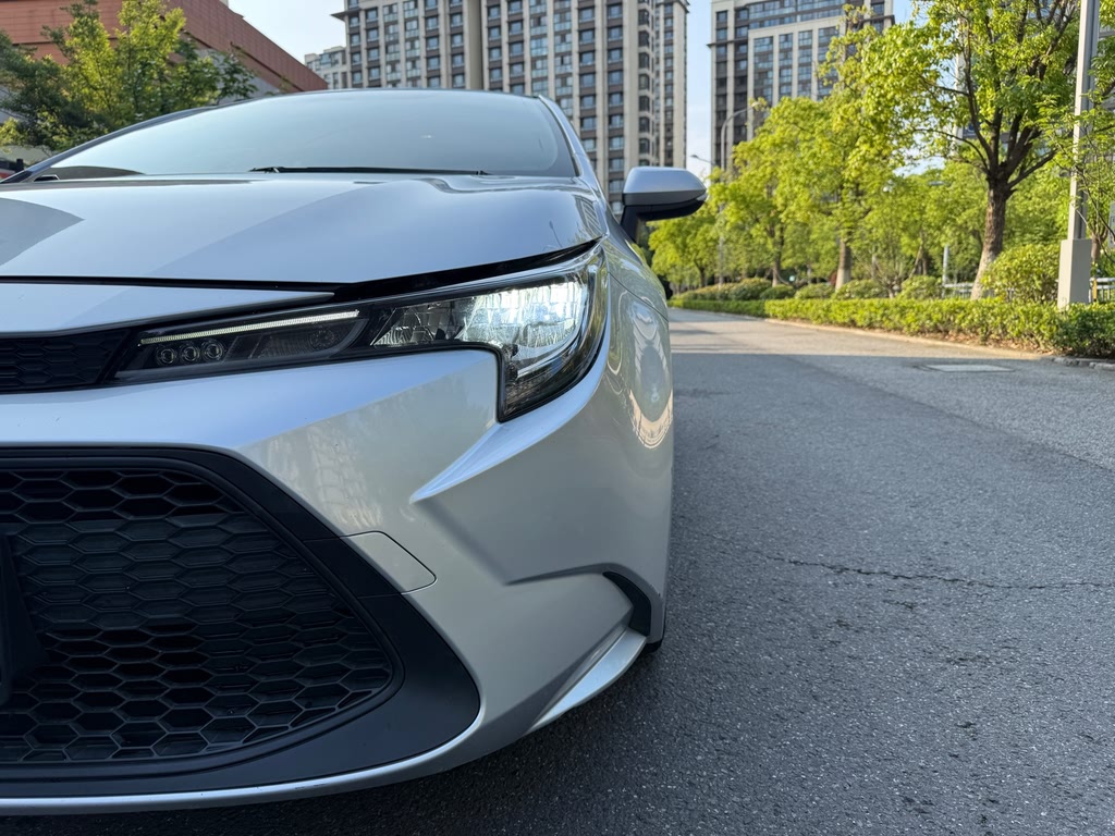 Toyota Corolla (Levin) Hybrid 1.8H E-CVT 2021 года, комплектация "Актив"