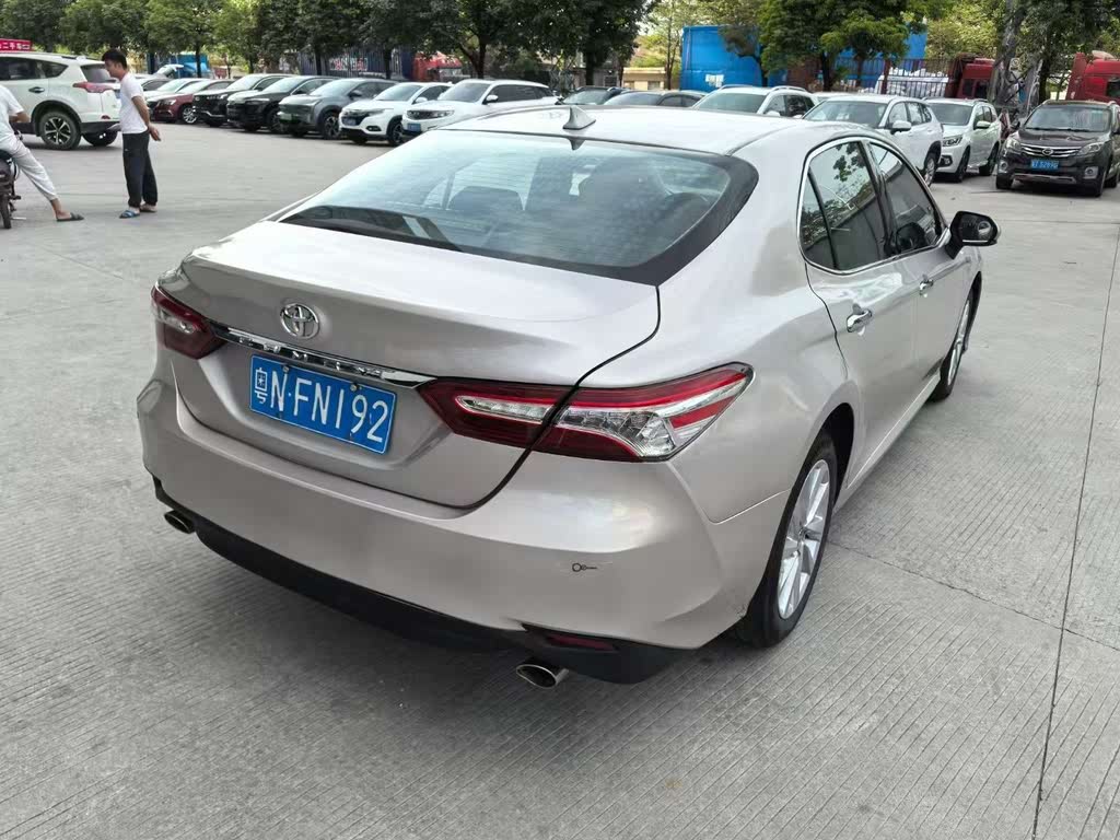 Toyota Camry 2021 2.0G Luxury