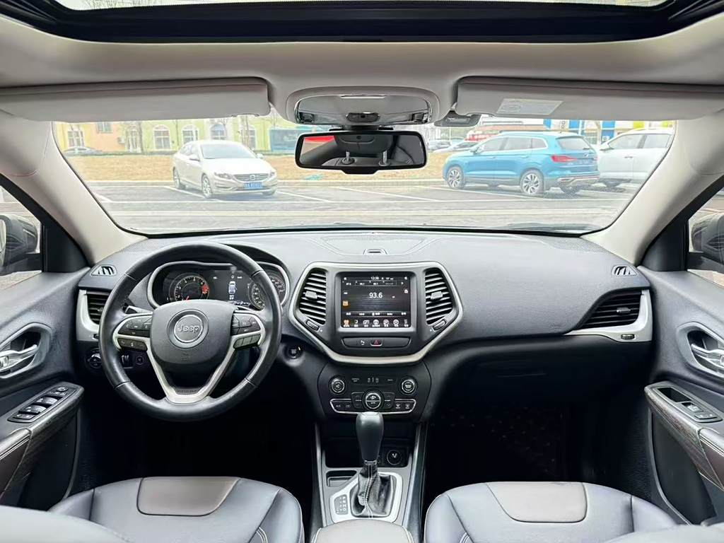 Jeep Cherokee (KL) 2.0L 2WD Safety Enhanced Edition 2020