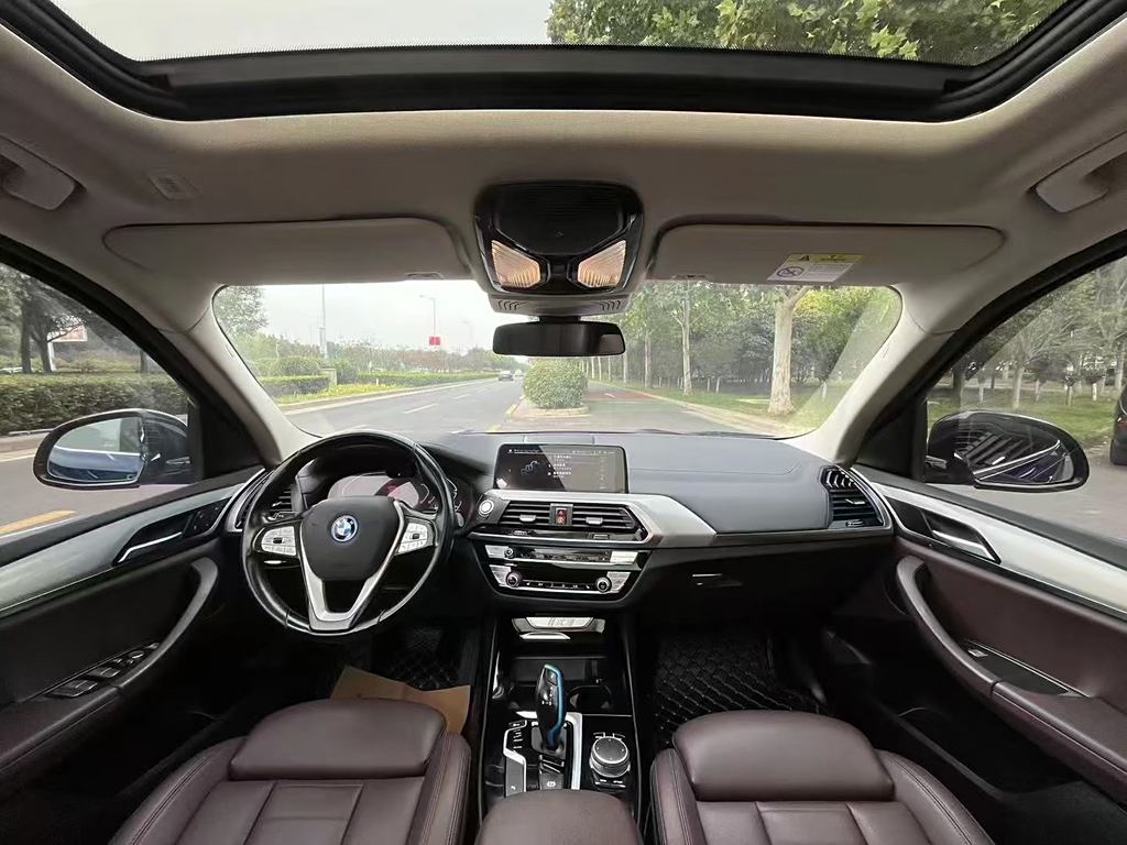 BMW iX3 2021 Leading Edition