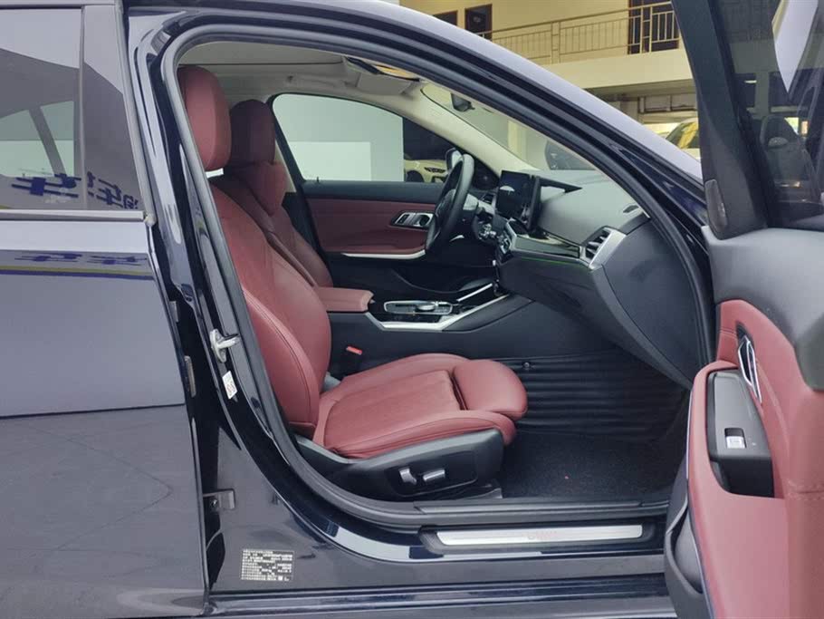 BMW i3 eDrive35L 2022 года