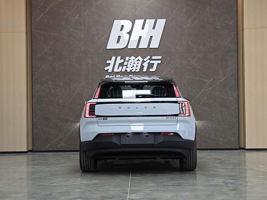 Volvo EX30 2025 Long Range Plus с задним приводом