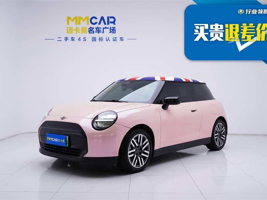 Электрический MINI Cooper COOPER E Classic 2024 с запасом хода 456 км