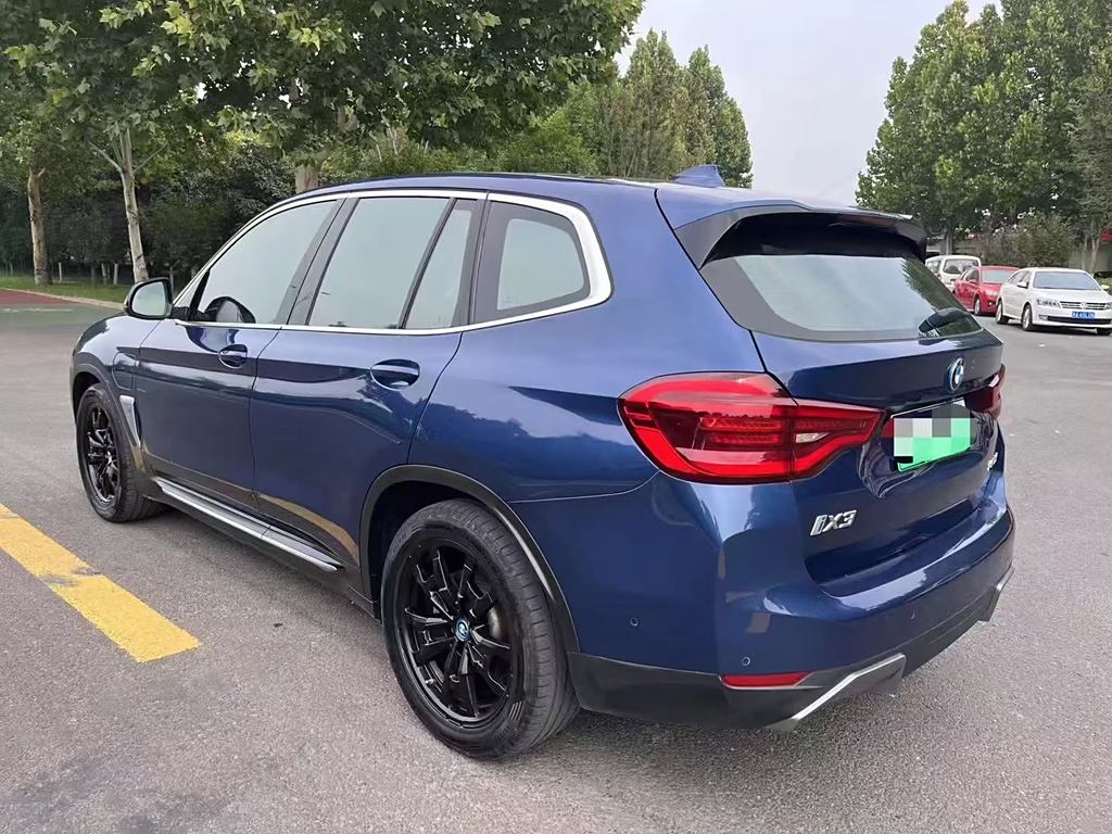 BMW iX3 2021 Leading Edition