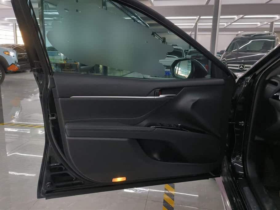 Toyota Camry 2021 2.0G Luxury