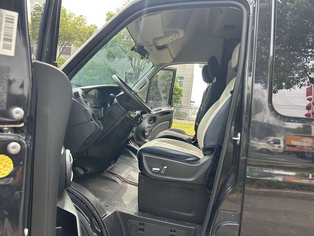 IVECO Ousheng 2021 2.0T MT короткая база, высокая крыша, боковая сдвижная дверь F1A