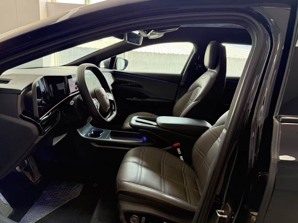 Hongqi EH7 690 Pro 2024