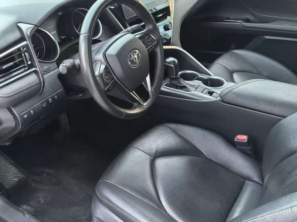 Toyota Camry 2021 2.0G Luxury