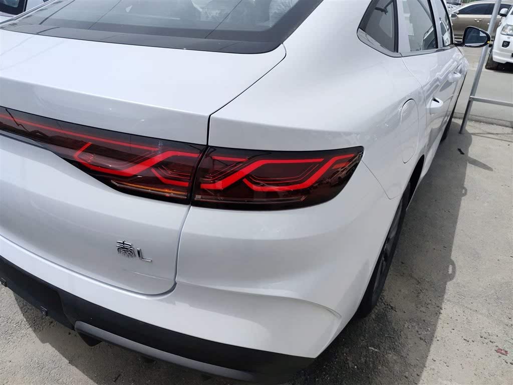 BYD Qin L DM-i 80KM Leading Edition 2024