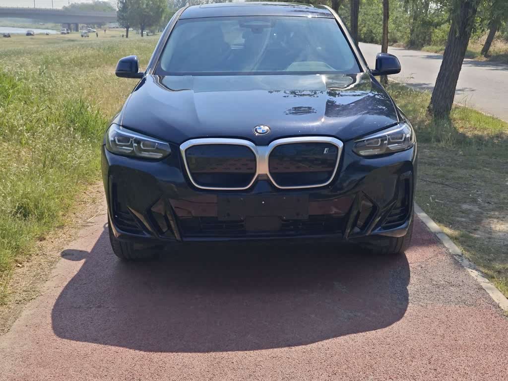 BMW iX3 2023 Leading Edition