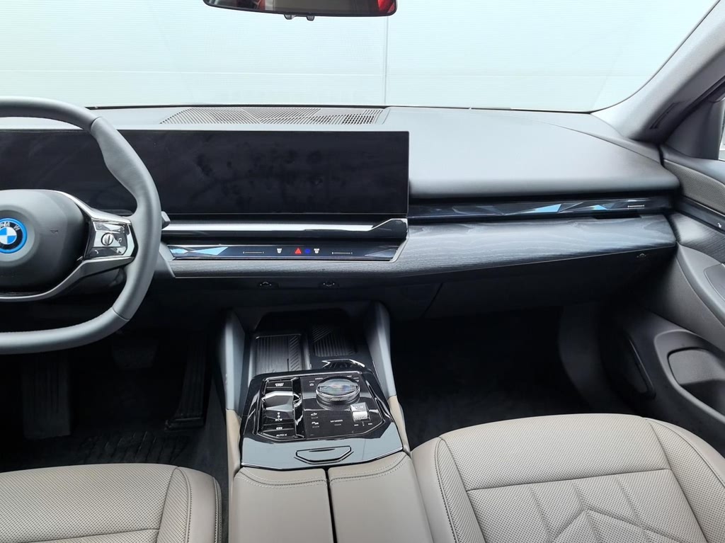 BMW i5 eDrive35L Luxury Line 2024
