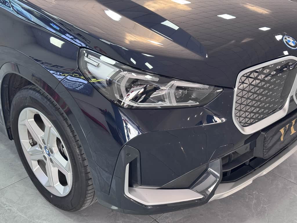 BMW iX1 2023 eDrive25L X Design