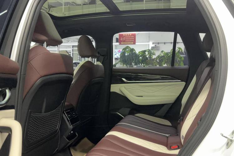 Geely Monjaro 2021