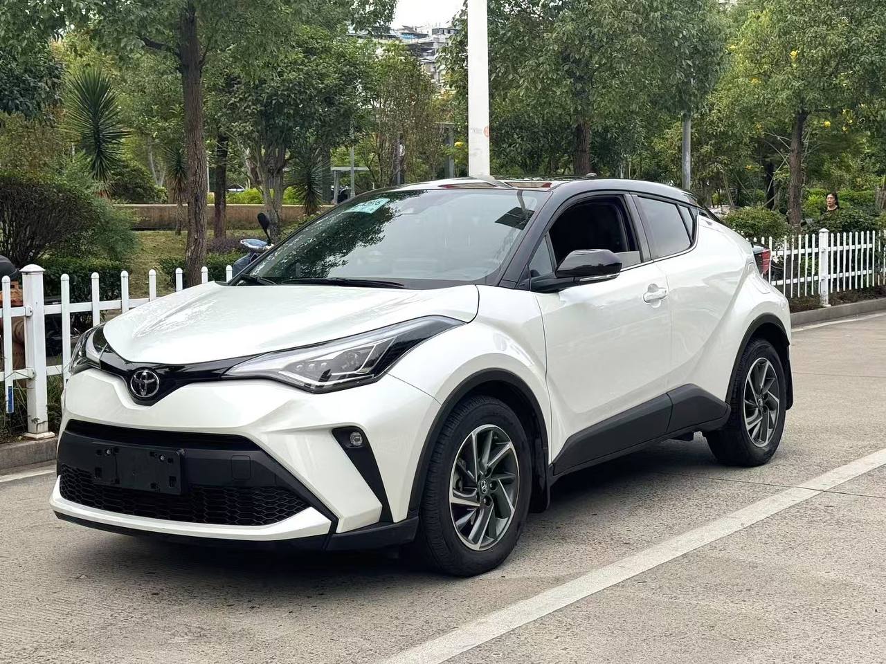 TOYOTA C-HR Deluxe Edition 2021