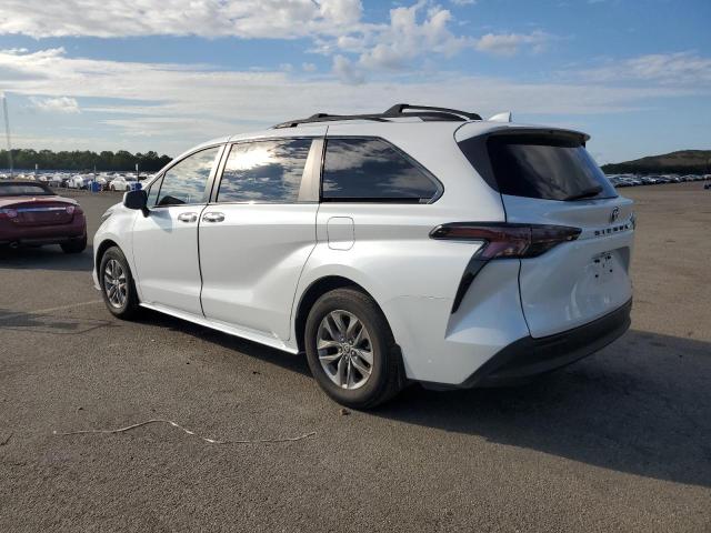 TOYOTA SIENNA XLE 2024