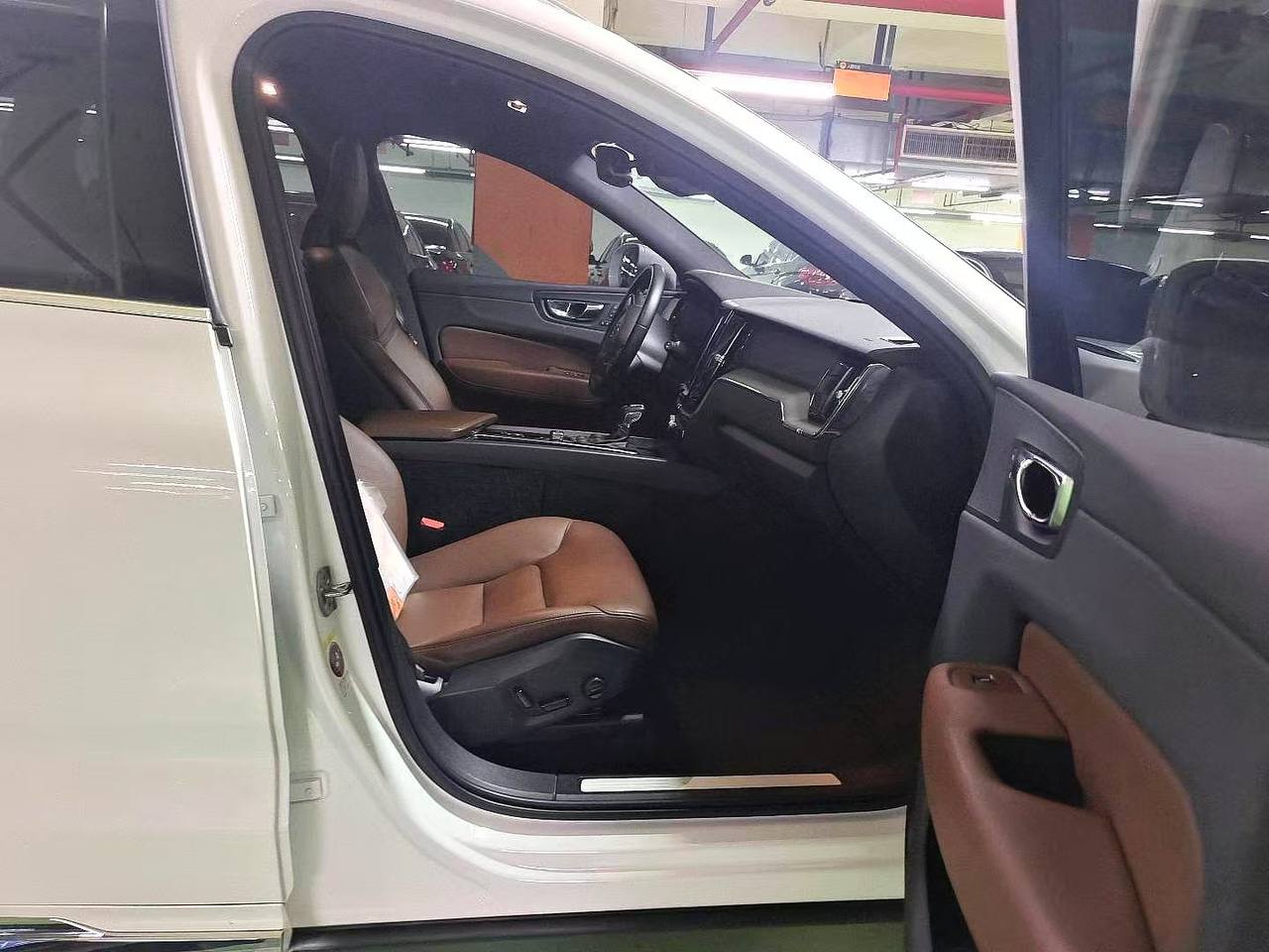 VOLVO XC60 2021