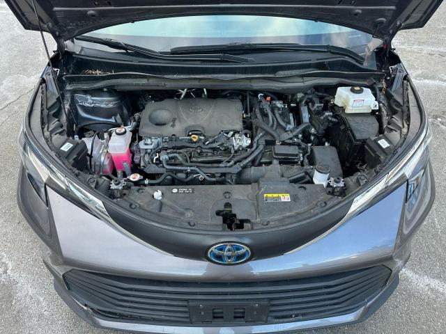 TOYOTA SIENNA LE 2023